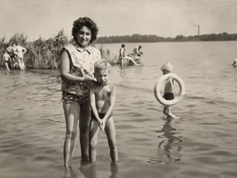 Шокирующая история инцеста: мать совращает сына с детства