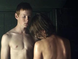 16-летний юноша занимается сексом с зрелой русской дамой